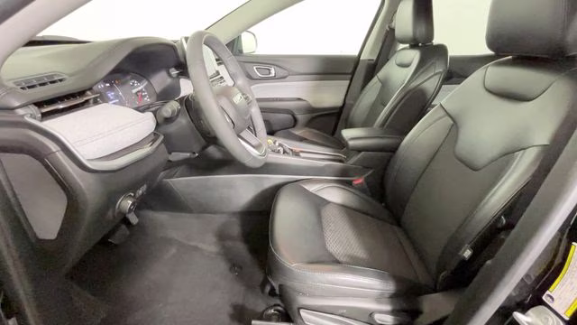2022 Diamond Black Crystal Pearlcoat Jeep Compass Latitude 4X4 SUV