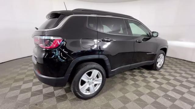 2022 Diamond Black Crystal Pearlcoat Jeep Compass Latitude 4X4 SUV