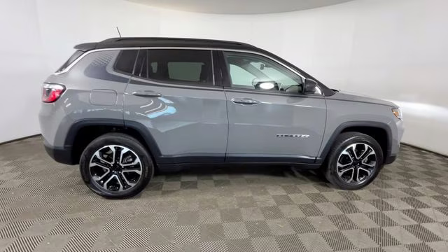 2022 Sting-Gray Clearcoat Jeep Compass Limited 4X4 SUV