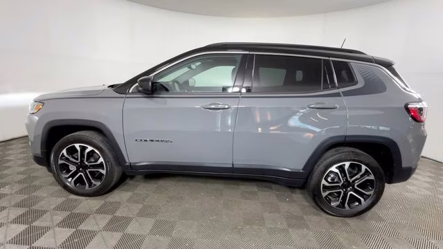 2022 Sting-Gray Clearcoat Jeep Compass Limited 4X4 SUV