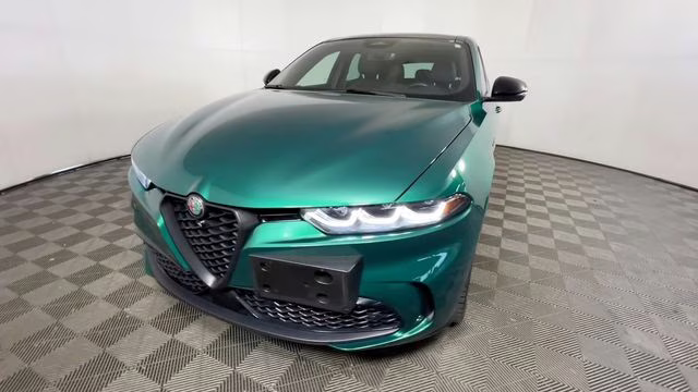 2024 Verde Fangio Tri-Coat Alfa Romeo Tonale Veloce AWD SUV