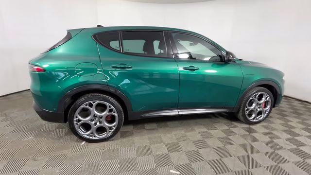 2024 Verde Fangio Tri-Coat Alfa Romeo Tonale Veloce AWD SUV