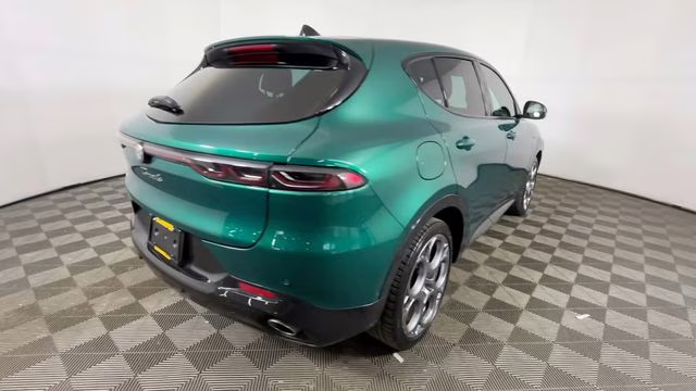 2024 Verde Fangio Tri-Coat Alfa Romeo Tonale Veloce AWD SUV