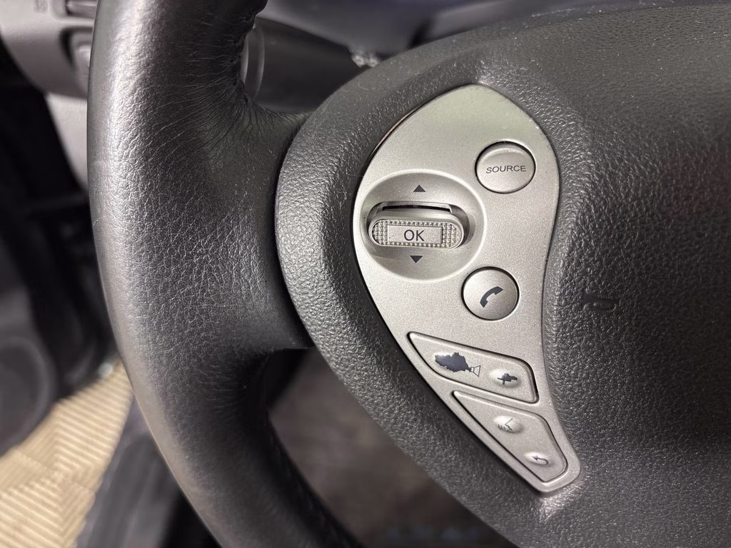 2016 Gun Metallic Nissan LEAF SV FWD Hatchback