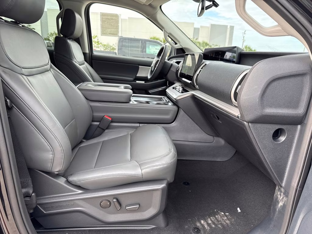 2026 Agate Black Metallic Ford Expedition Active RWD SUV