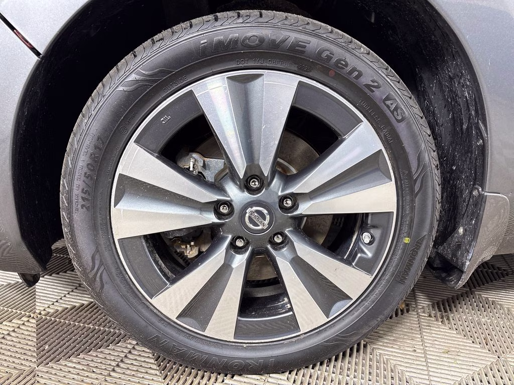 2016 Gun Metallic Nissan LEAF SV FWD Hatchback