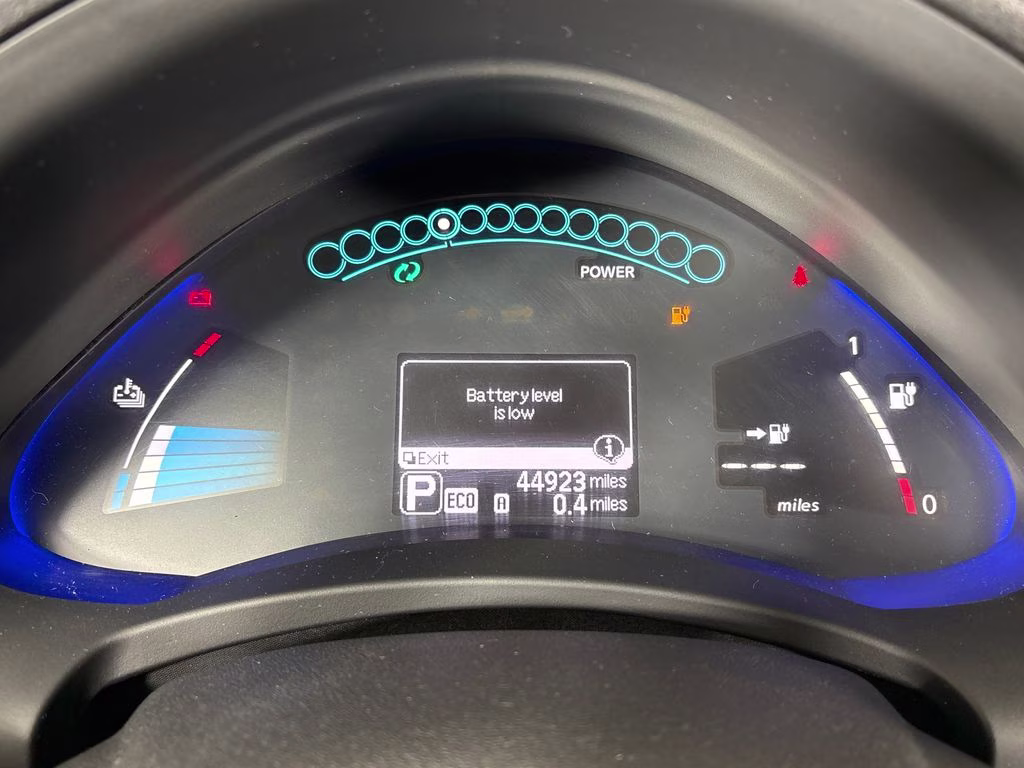 2016 Gun Metallic Nissan LEAF SV FWD Hatchback