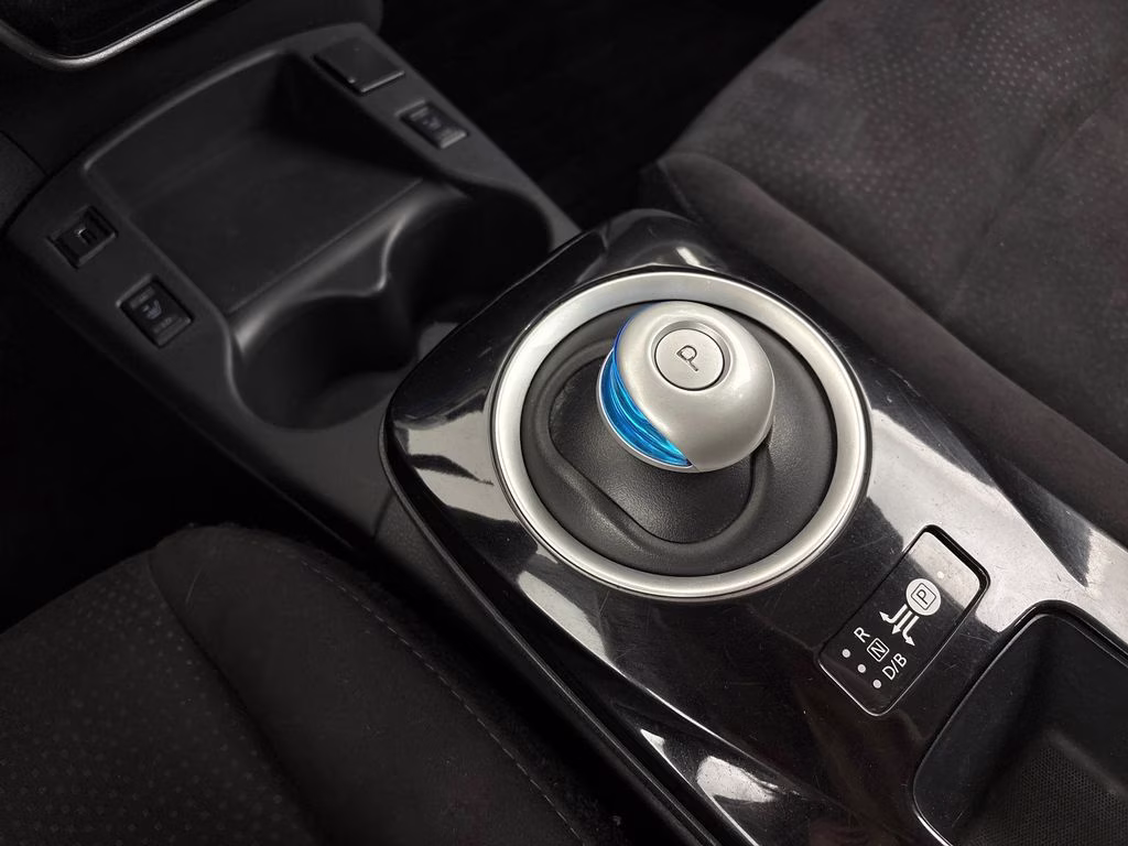 2016 Gun Metallic Nissan LEAF SV FWD Hatchback