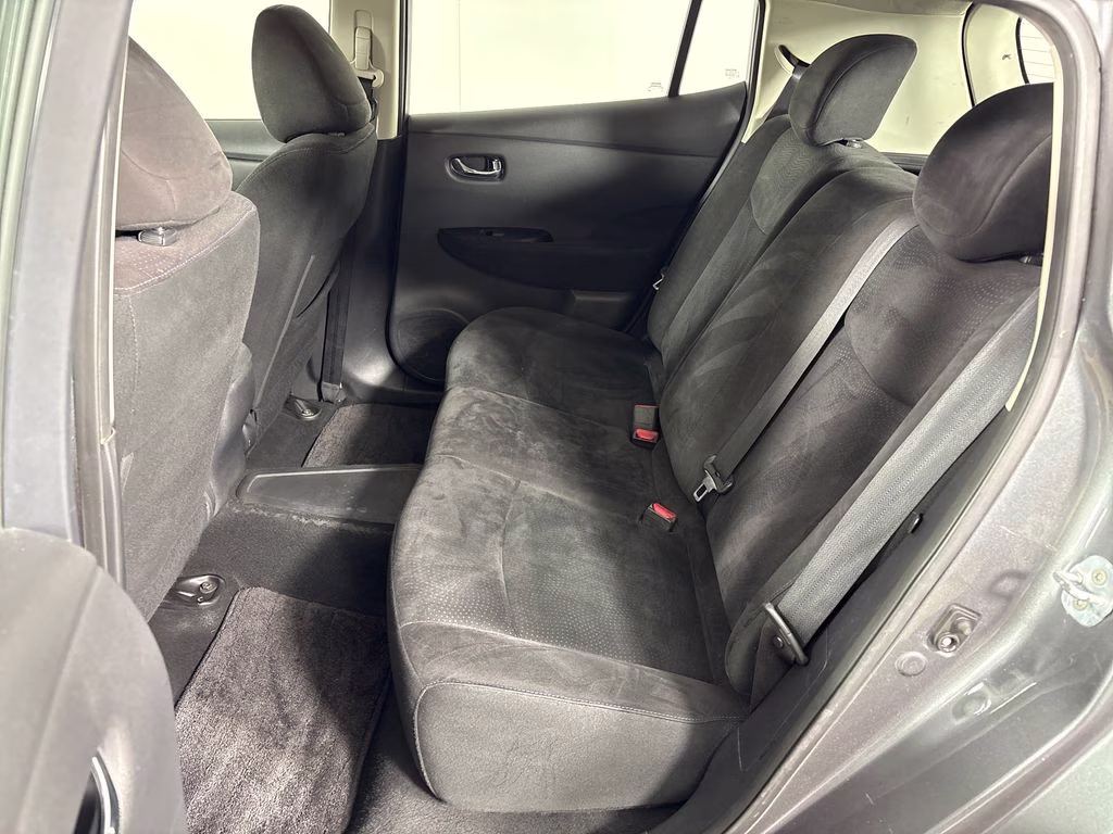 2016 Gun Metallic Nissan LEAF SV FWD Hatchback