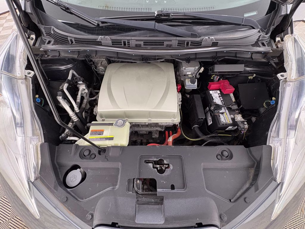 2016 Gun Metallic Nissan LEAF SV FWD Hatchback
