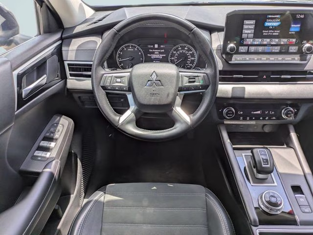 2024 Cosmic Blue Metallic Mitsubishi Outlander SE FWD SUV
