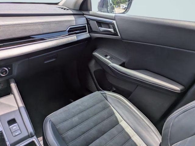 2024 Cosmic Blue Metallic Mitsubishi Outlander SE FWD SUV