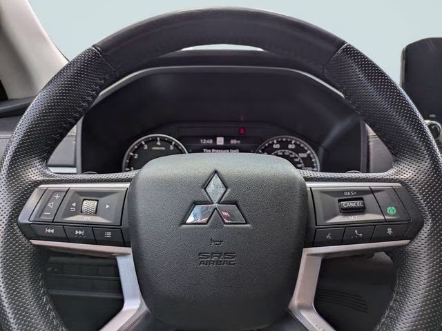 2024 Cosmic Blue Metallic Mitsubishi Outlander SE FWD SUV