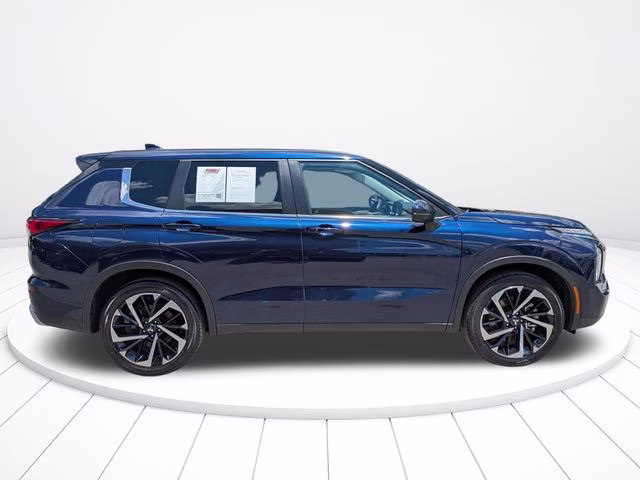 2024 Cosmic Blue Metallic Mitsubishi Outlander SE FWD SUV
