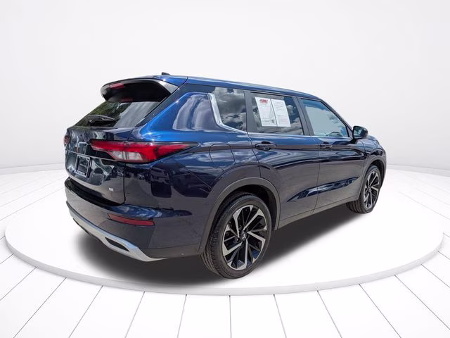2024 Cosmic Blue Metallic Mitsubishi Outlander SE FWD SUV