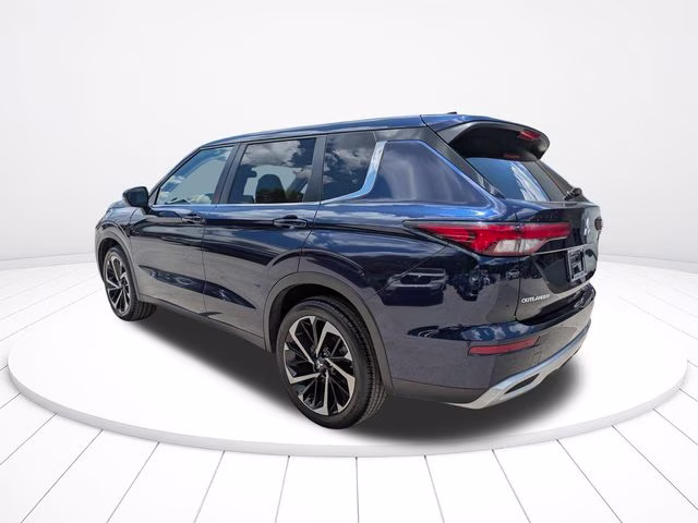 2024 Cosmic Blue Metallic Mitsubishi Outlander SE FWD SUV