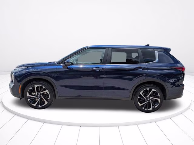 2024 Cosmic Blue Metallic Mitsubishi Outlander SE FWD SUV