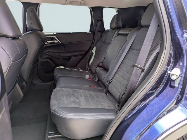 2024 Cosmic Blue Metallic Mitsubishi Outlander SE FWD SUV