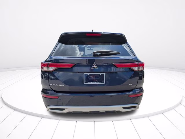 2024 Cosmic Blue Metallic Mitsubishi Outlander SE FWD SUV