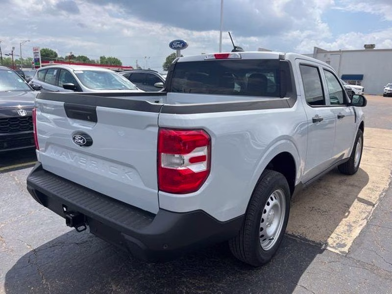 2026 Space White Metallic Ford Maverick XL FWD Truck