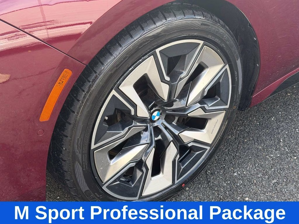 2023 Aventurin Red Metallic BMW 7 Series 740i RWD Sedan
