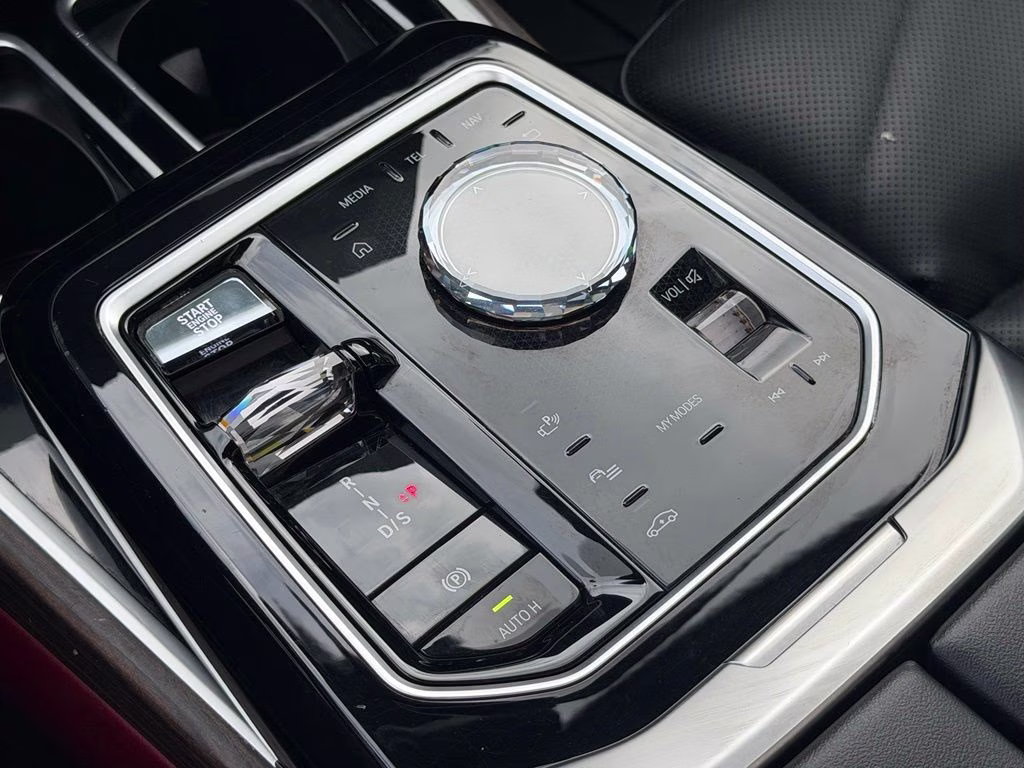 2023 Aventurin Red Metallic BMW 7 Series 740i RWD Sedan