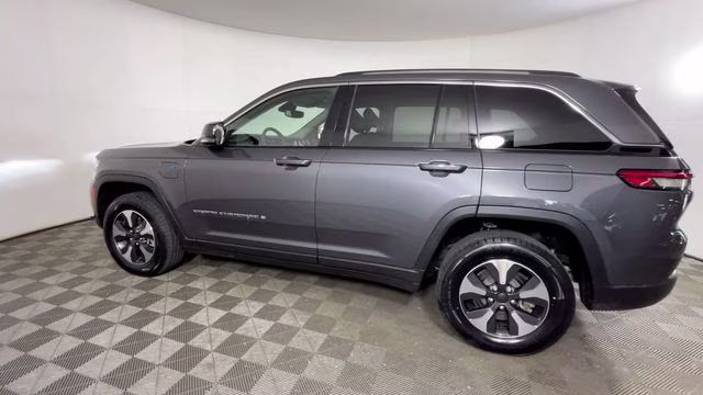 2022 Baltic Gray Metallic Clearcoat Jeep Grand Cherokee 4xe 4X4 SUV
