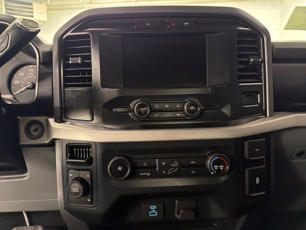 2022 Oxford White Ford F-150 XLT 4X4 Truck