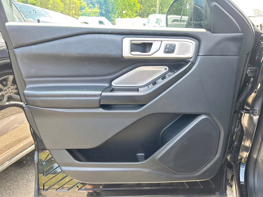 2020 Agate Black Metallic Ford Explorer Platinum 4X4 SUV