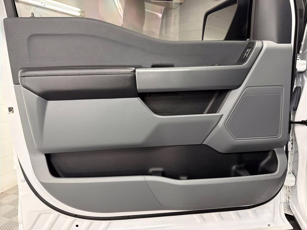 2022 Oxford White Ford F-150 XLT 4X4 Truck