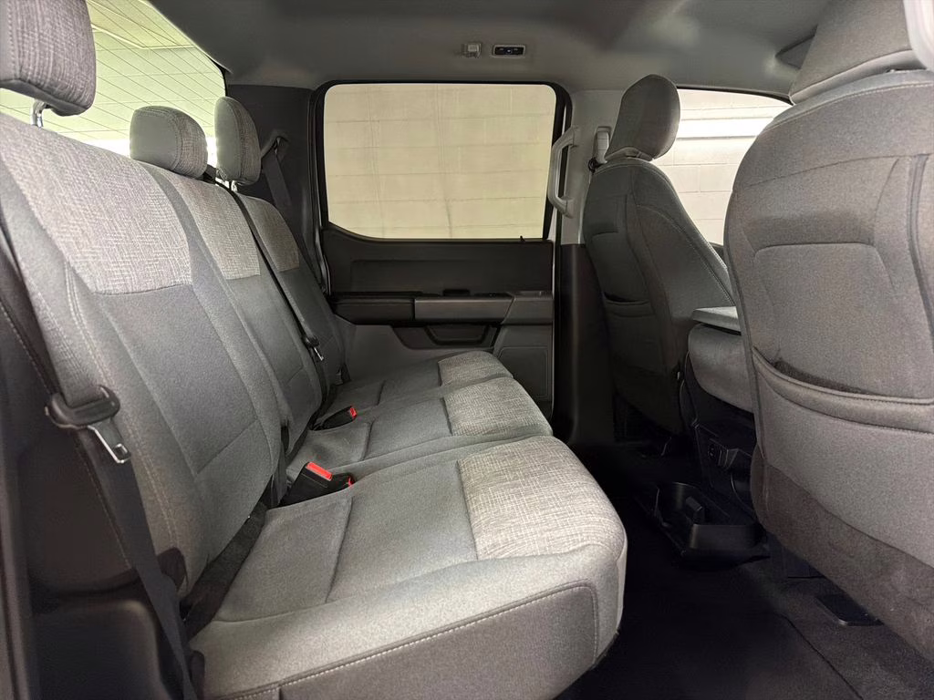 2022 Oxford White Ford F-150 XLT 4X4 Truck