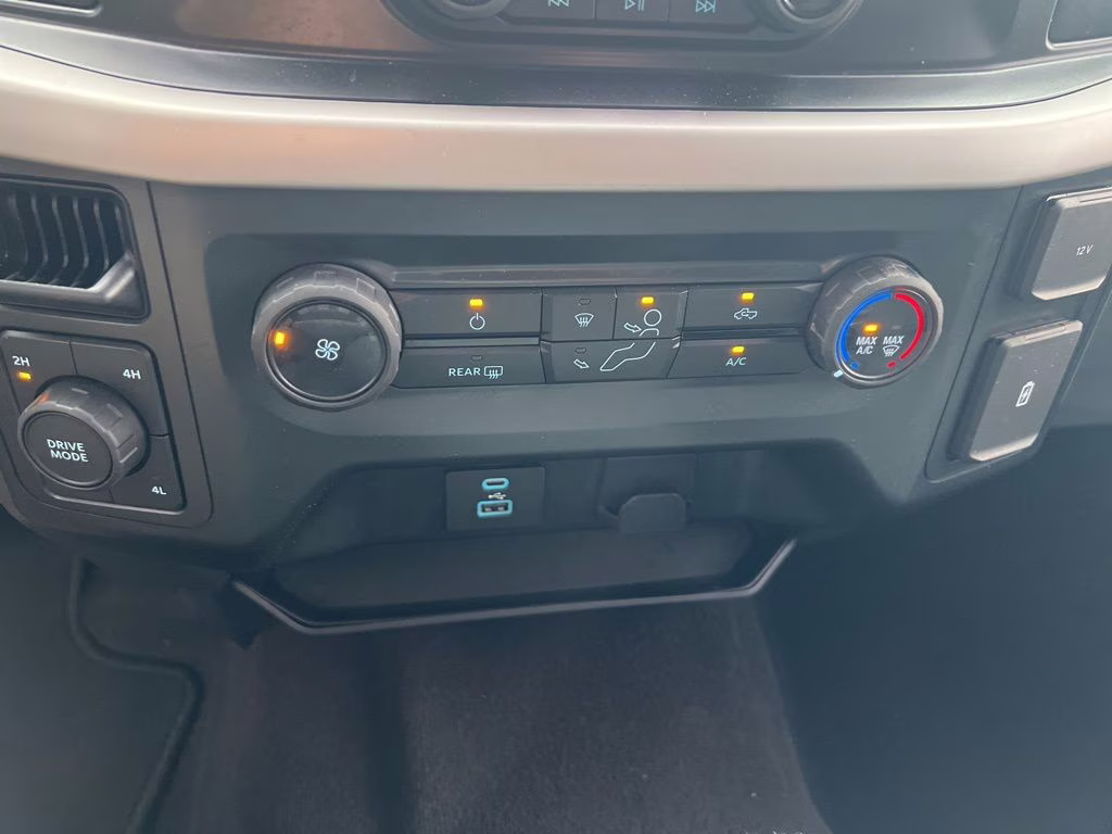 2022 Oxford White Ford F-150 XLT 4X4 Truck