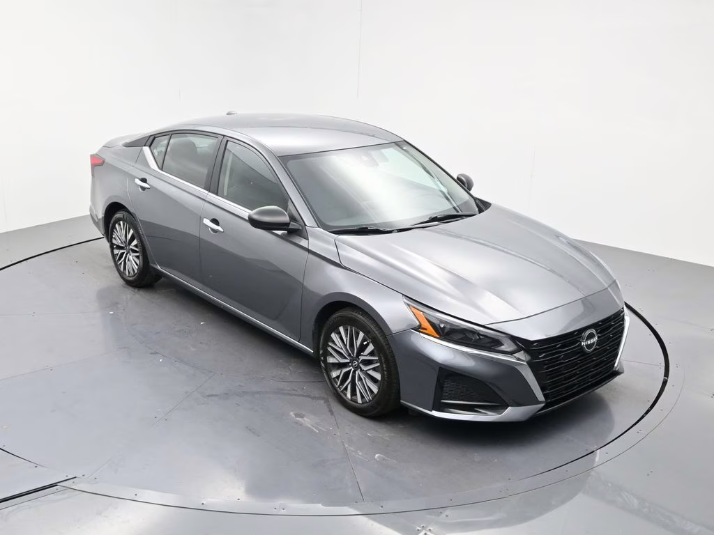 2025 Gun Metallic Nissan Altima 2.5 SV FWD Sedan