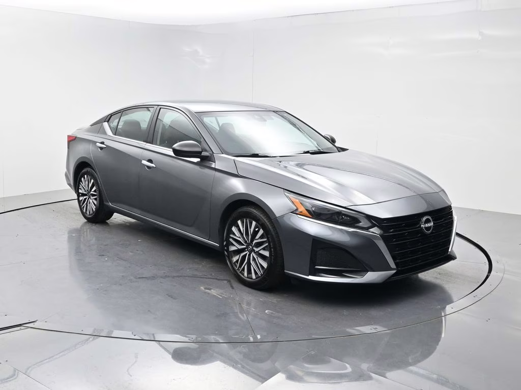 2025 Gun Metallic Nissan Altima 2.5 SV FWD Sedan
