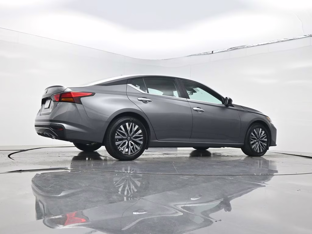 2025 Gun Metallic Nissan Altima 2.5 SV FWD Sedan