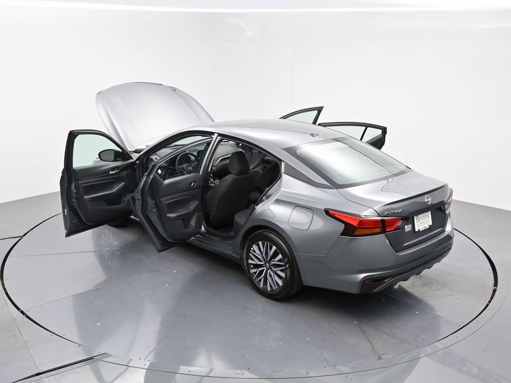 2025 Gun Metallic Nissan Altima 2.5 SV FWD Sedan