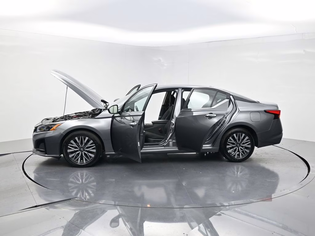 2025 Gun Metallic Nissan Altima 2.5 SV FWD Sedan