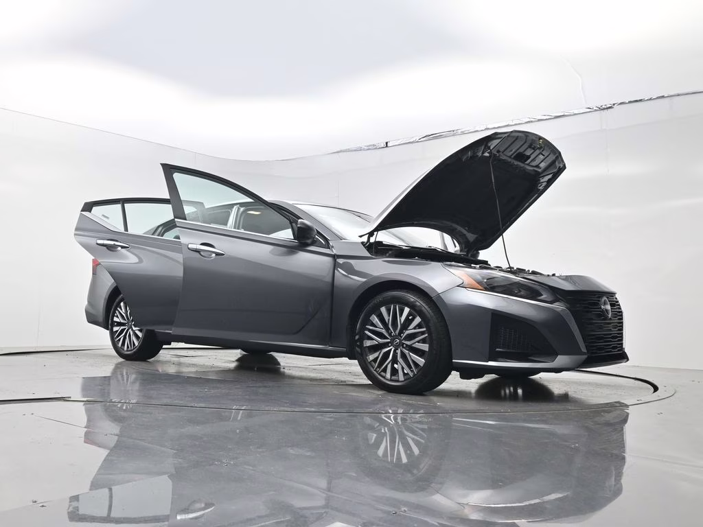 2025 Gun Metallic Nissan Altima 2.5 SV FWD Sedan