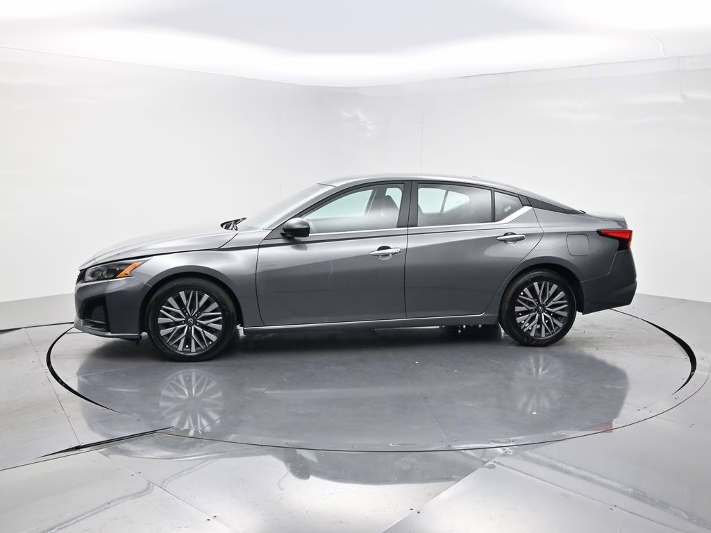 2025 Gun Metallic Nissan Altima 2.5 SV FWD Sedan