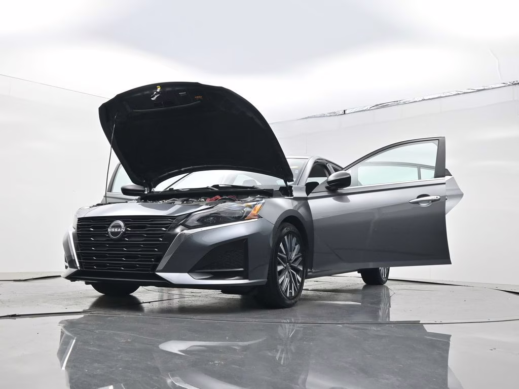 2025 Gun Metallic Nissan Altima 2.5 SV FWD Sedan