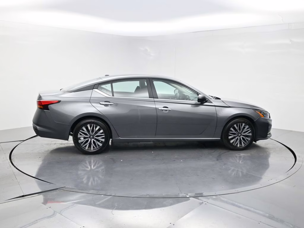 2025 Gun Metallic Nissan Altima 2.5 SV FWD Sedan