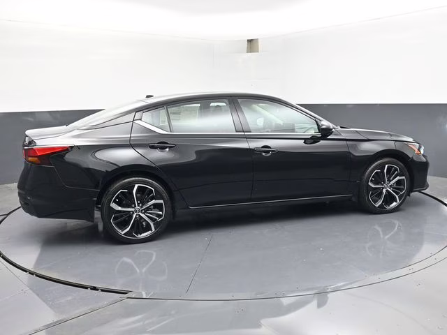 2026 Super Black Clearcoat Nissan Altima 2.5 SR FWD Sedan