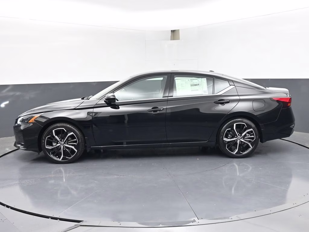 2026 Super Black Clearcoat Nissan Altima 2.5 SR FWD Sedan