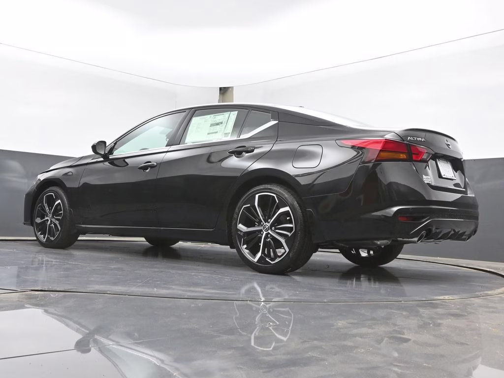 2026 Super Black Clearcoat Nissan Altima 2.5 SR FWD Sedan