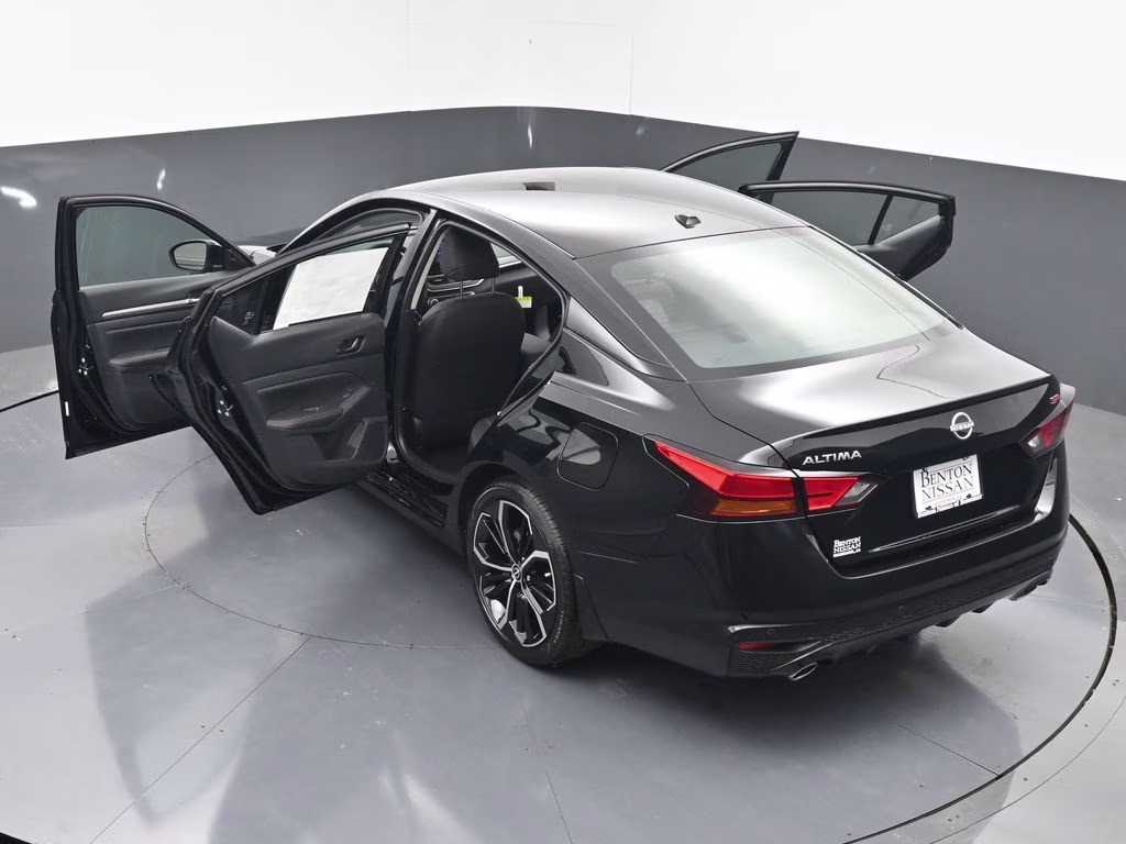 2026 Super Black Clearcoat Nissan Altima 2.5 SR FWD Sedan