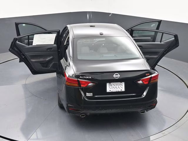 2026 Super Black Clearcoat Nissan Altima 2.5 SR FWD Sedan