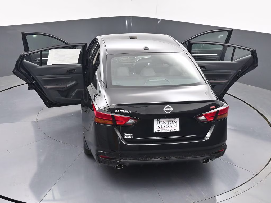 2026 Super Black Clearcoat Nissan Altima 2.5 SR FWD Sedan