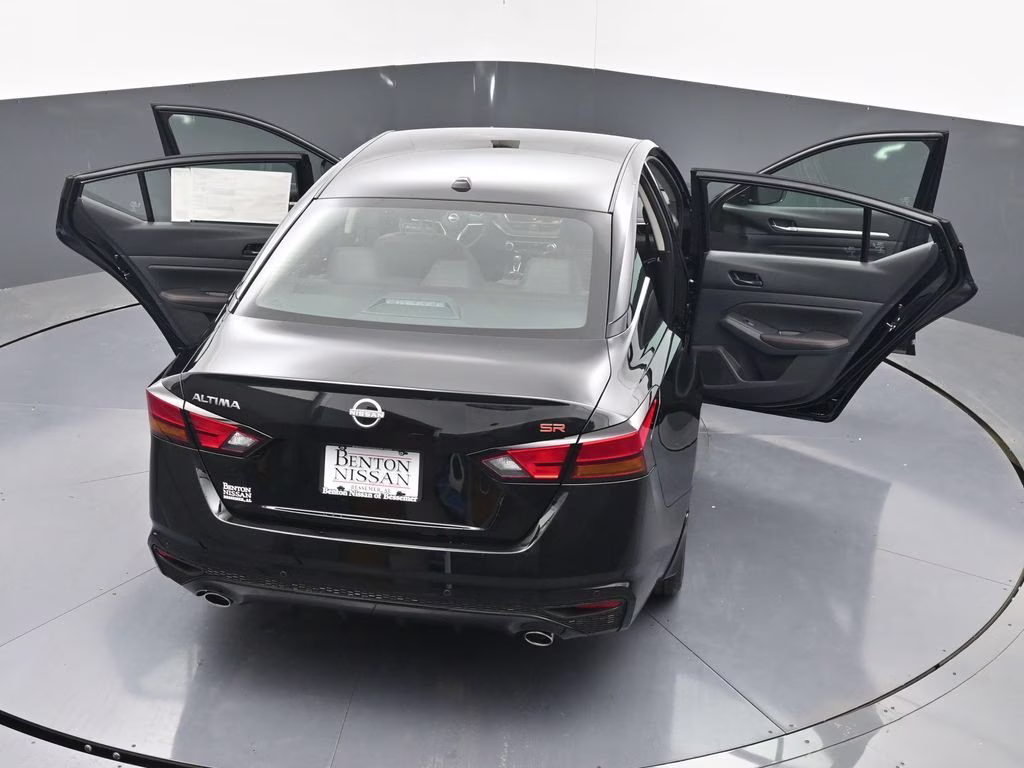 2026 Super Black Clearcoat Nissan Altima 2.5 SR FWD Sedan