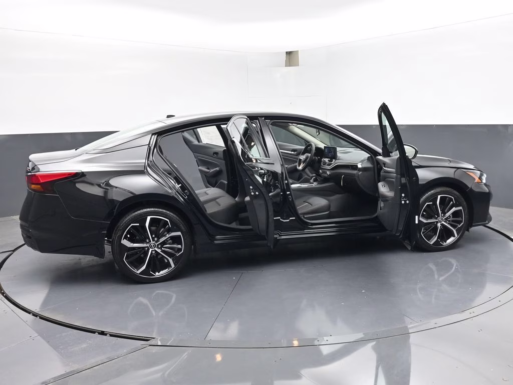 2026 Super Black Clearcoat Nissan Altima 2.5 SR FWD Sedan