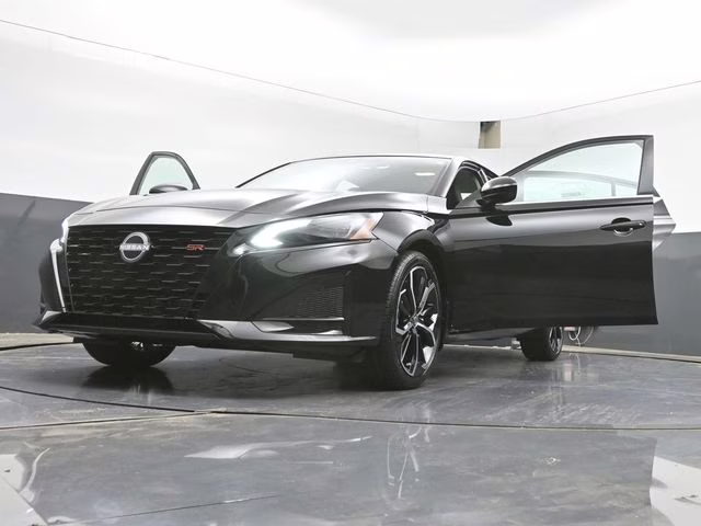 2026 Super Black Clearcoat Nissan Altima 2.5 SR FWD Sedan